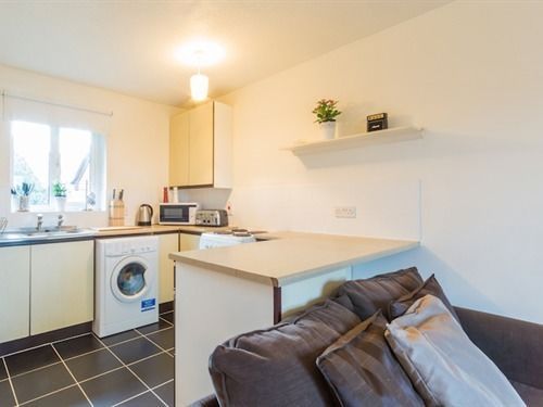 Hanger Lane Studios - last minute hotel in London