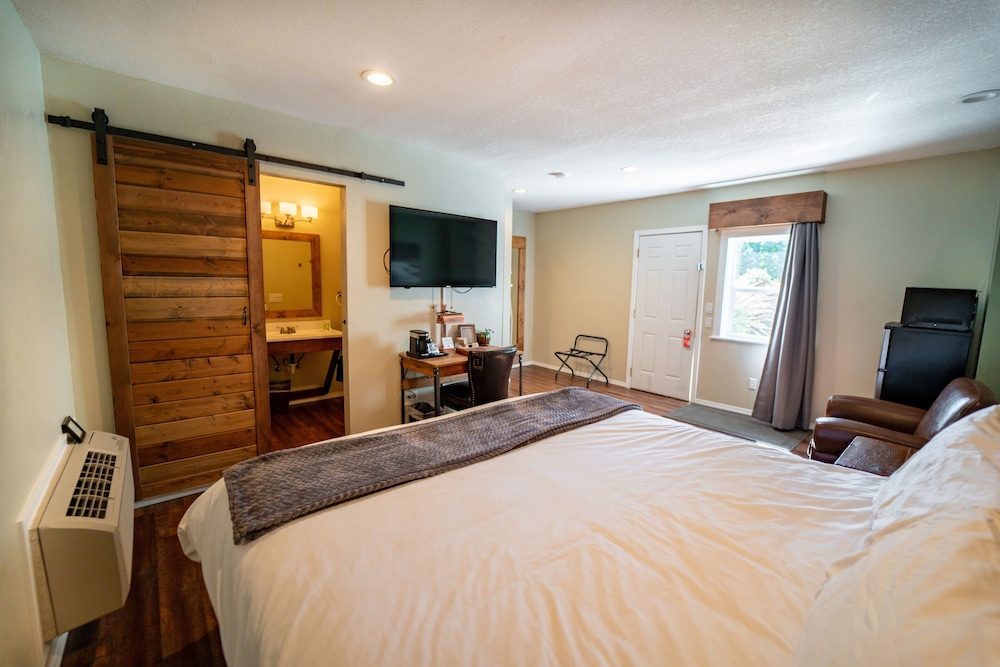 Evergreen Motel - photo 41