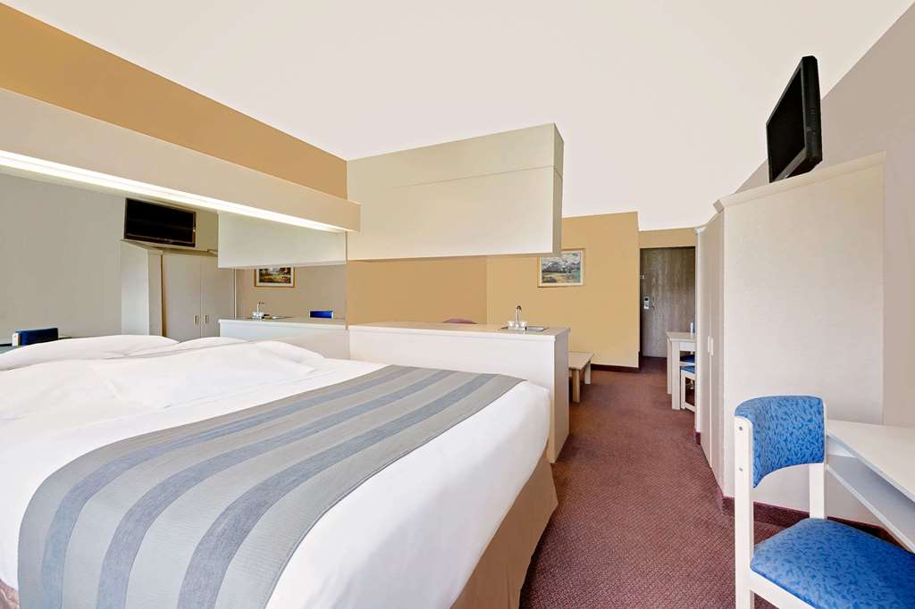 Microtel Inn & Suites by Wyndham Joplin - photo 6