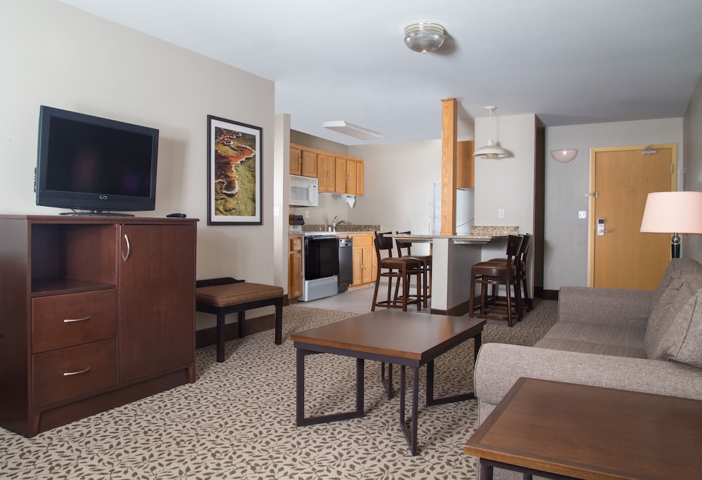 Gray Wolf Inn & Suites - photo 14