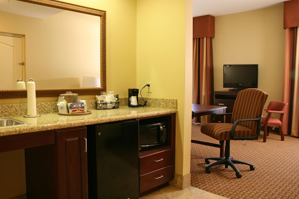 Hampton Inn & Suites Sevierville @ Stadium Drive - photo 14