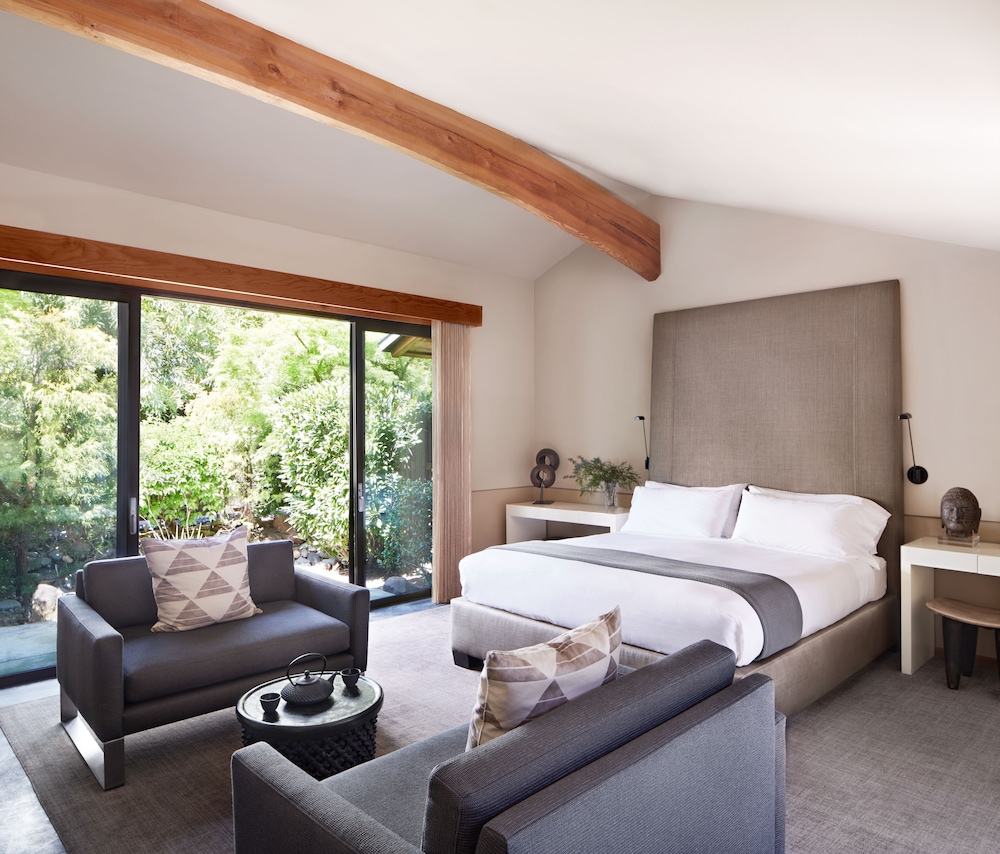 Gaige House — 4-Star Luxury Hotel in Ennis, United States