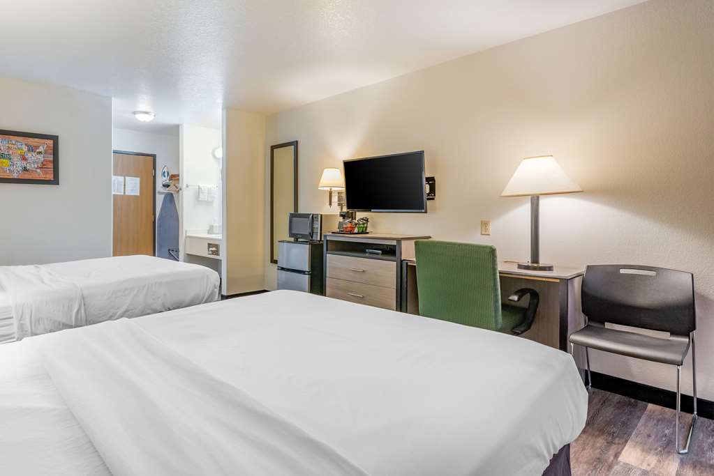 Econo Lodge Pueblo North - photo 14