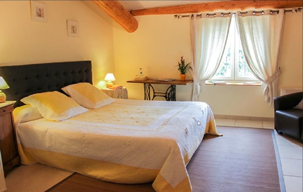 Entre Vigne et Garrigue — hotel in Pujaut