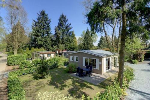 Mooi chalet op prachtige plek in het groen — 4-Star Luxury Hotel in Voorthuizen, Netherlands