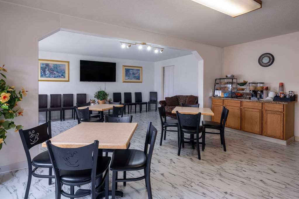 Travelodge by Wyndham Merrill - photo 7