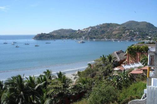 Vista Bahia Zihua — 4-Star Luxury Hotel in Ixtapa-Zihuatanejo, Mexico