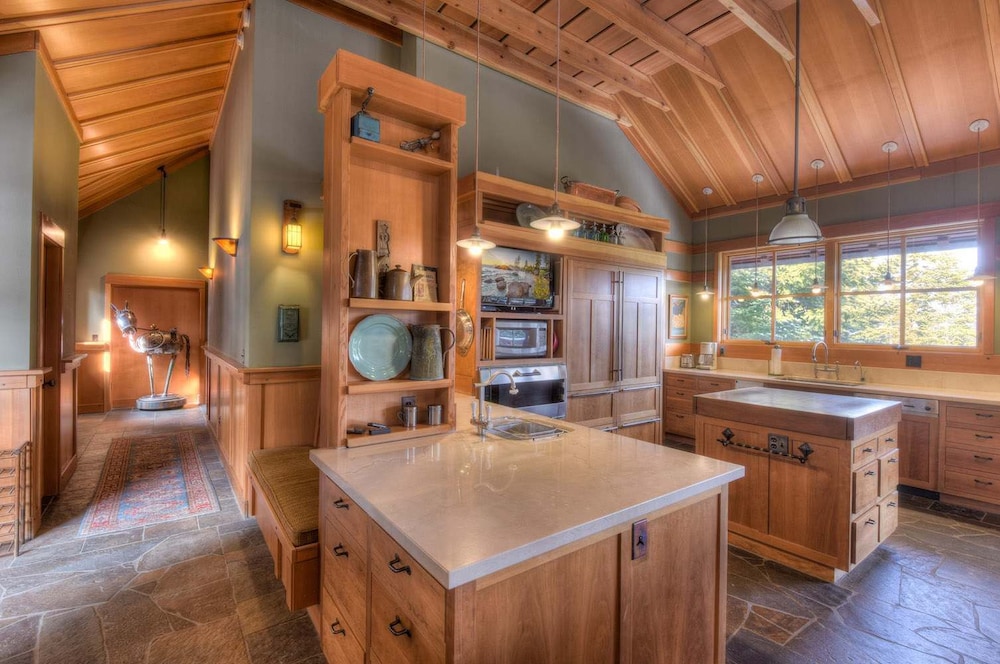 Luxury Northstar Palace w Hot Tub & Games - photo 11