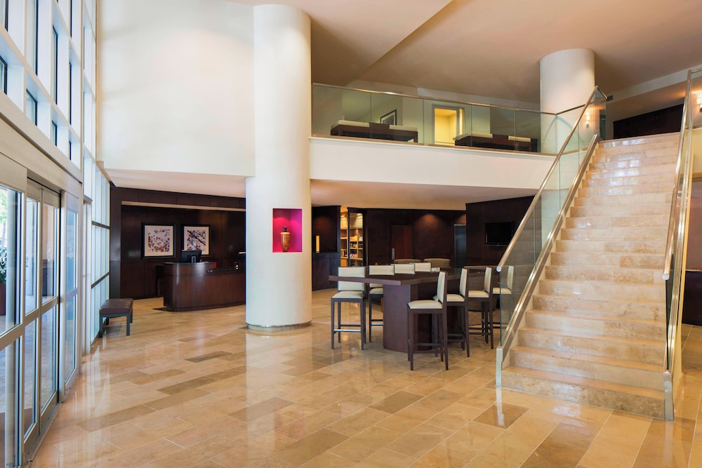 Sheraton Metairie New Orleans Hotel - photo 2