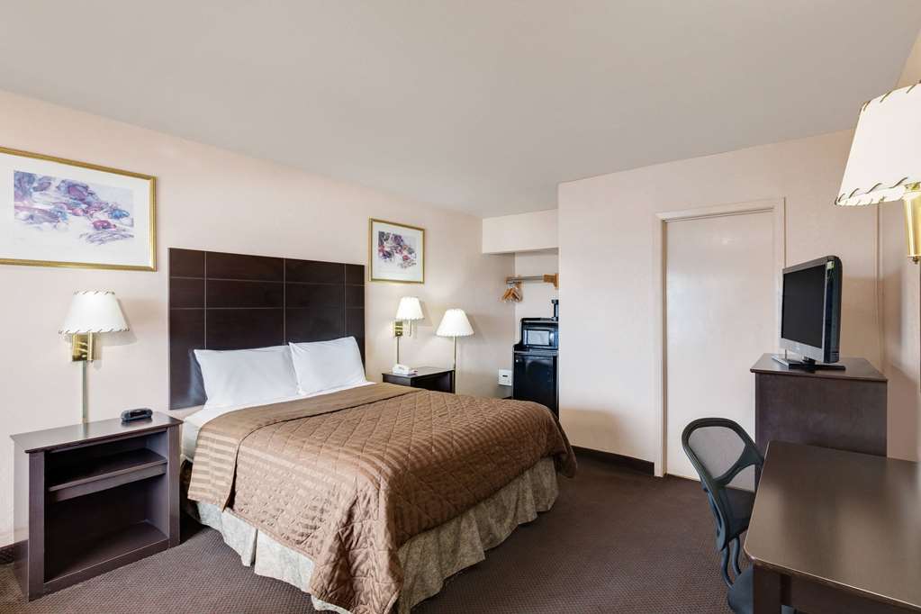 Travelodge By Wyndham Ozona - photo 10