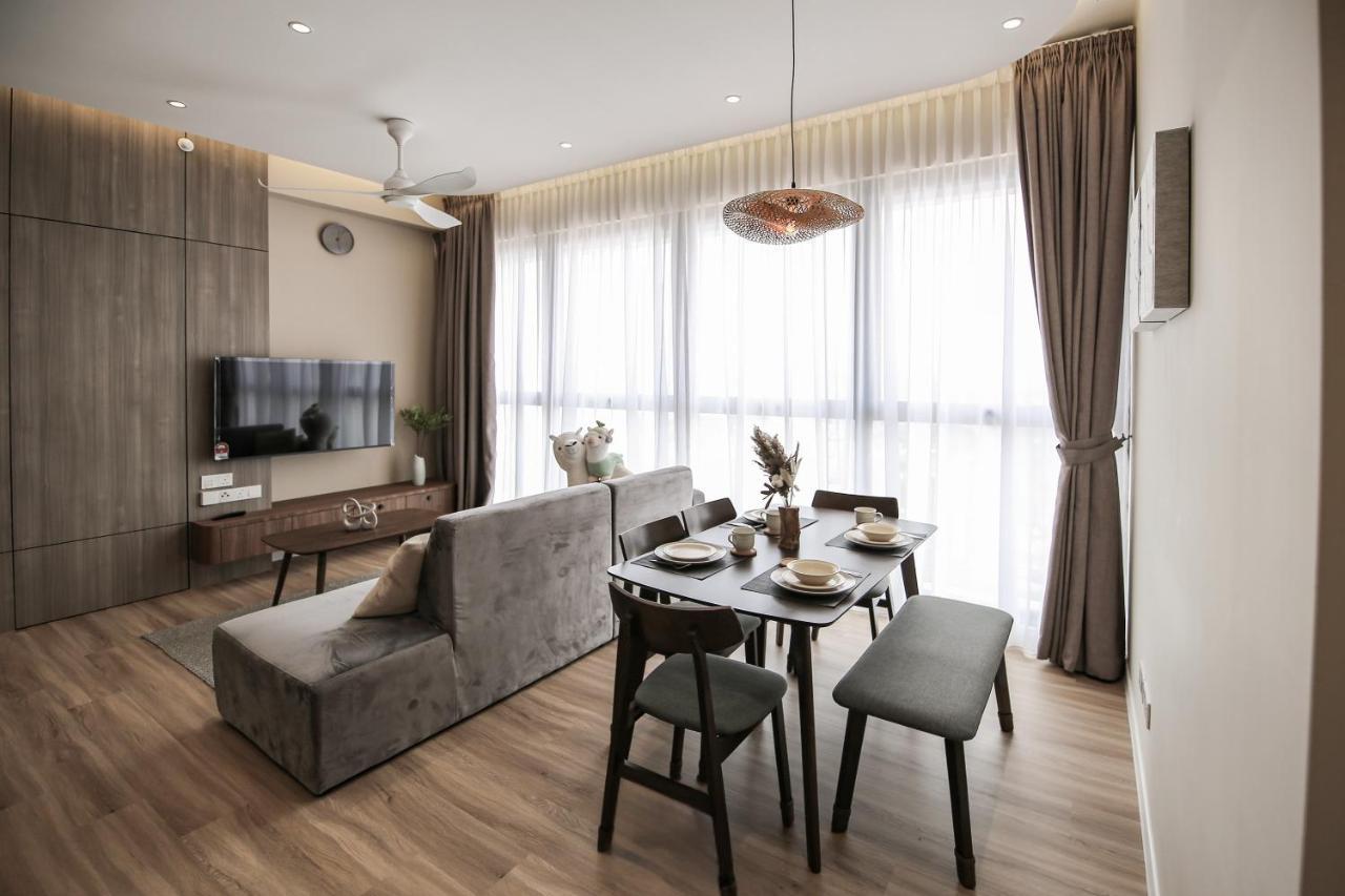 Sky High Stuning Penang Bridge & City Views 3BR — 4-Star Luxury Hotel in George Town, Malaysia