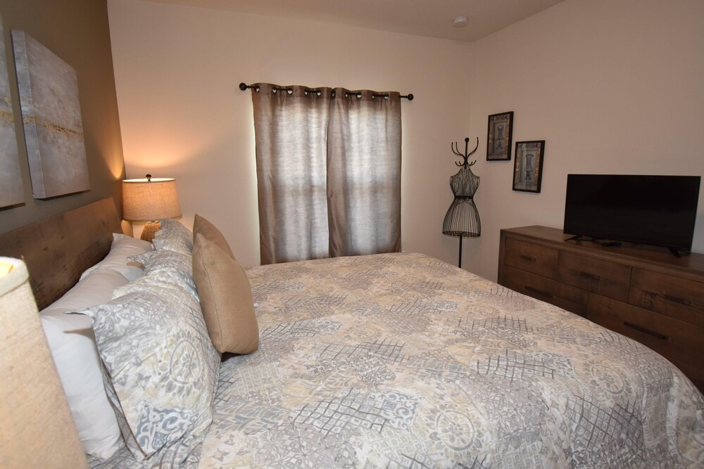 Nov Special W Lucaya 4bed 2 Bath ID: 256175 - photo 2