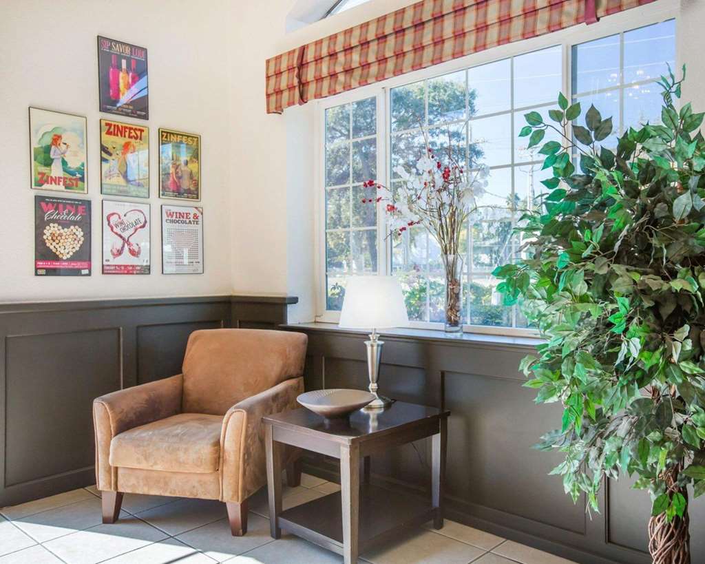 Econo Lodge Inn & Suites Lodi Wine Country Area - photo 6