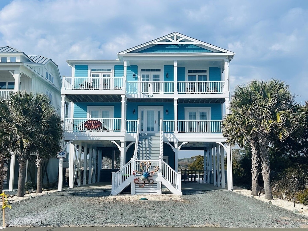 Beach Crew 4 Bedroom Home by RedAwning — 4-Star Luxury Hotel in Shallotte, United States