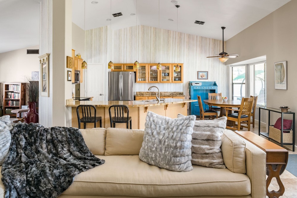 Val Vista Lakes Gilbert 3BD Beautiful Oasis in Gilbert, United States