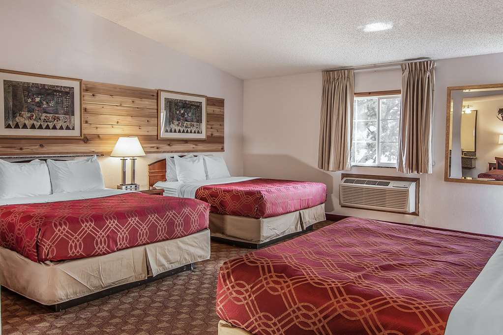 Econo Lodge Inn & Suites Madras - photo 30