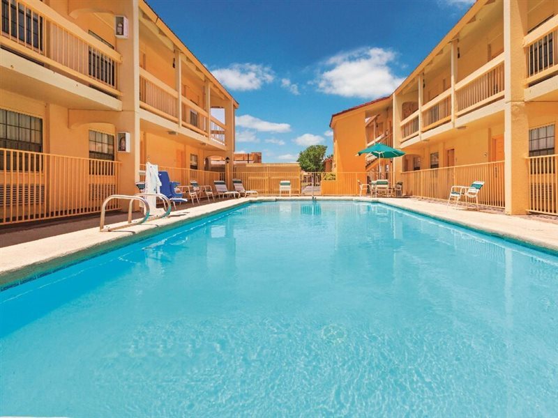 Baymont by Wyndham Lubbock Downtown Civic Center - photo 3