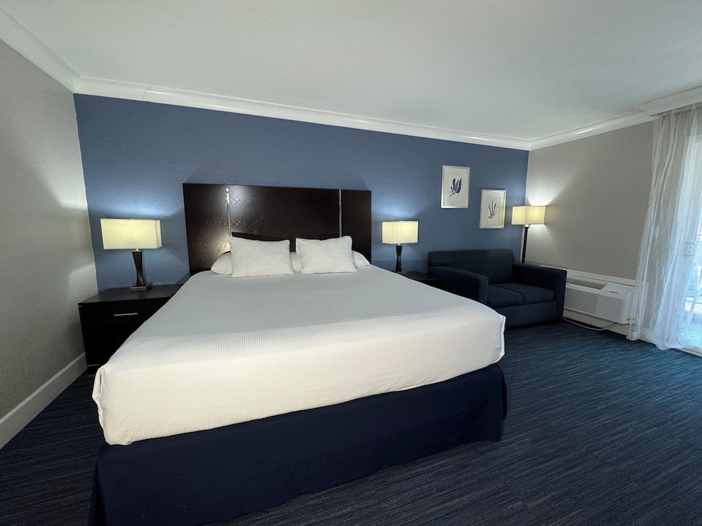 The Pacific Inn - photo 7