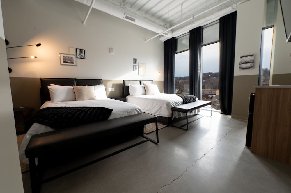Arch and Cable Hotel - photo 22