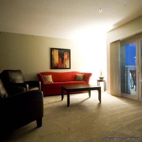 Hotel Suites Of The Market Common - photo 8