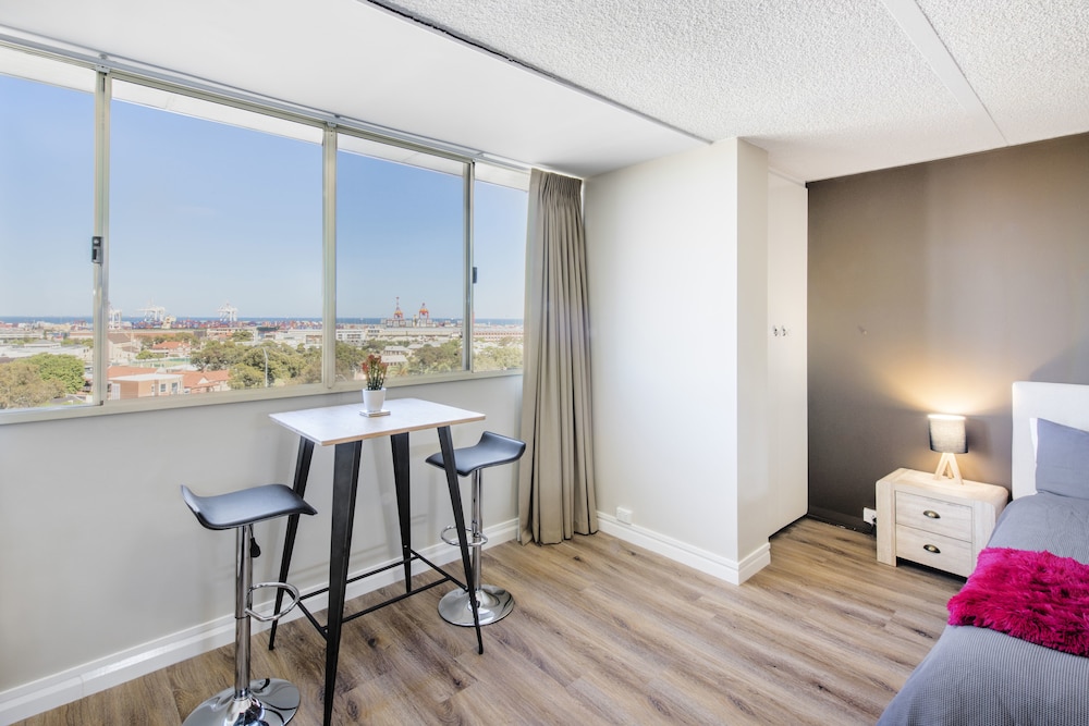 Fremantle Sunset Studio Rottnest Island Views — 4-Star Luxury Hotel in Fremantle, Australia