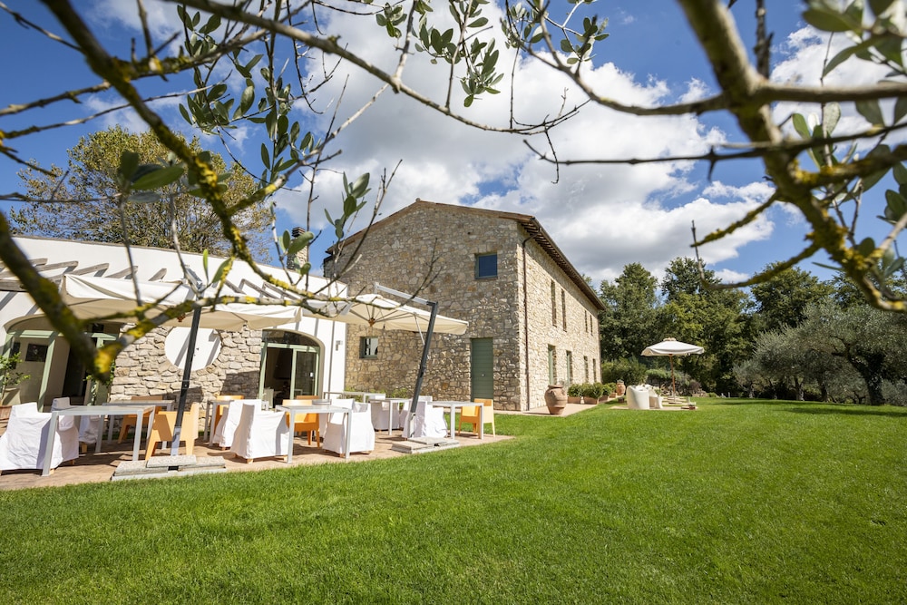 Acquaghiaccia Country House & Spa — 4-Star Luxury Hotel in Baschi, Italy