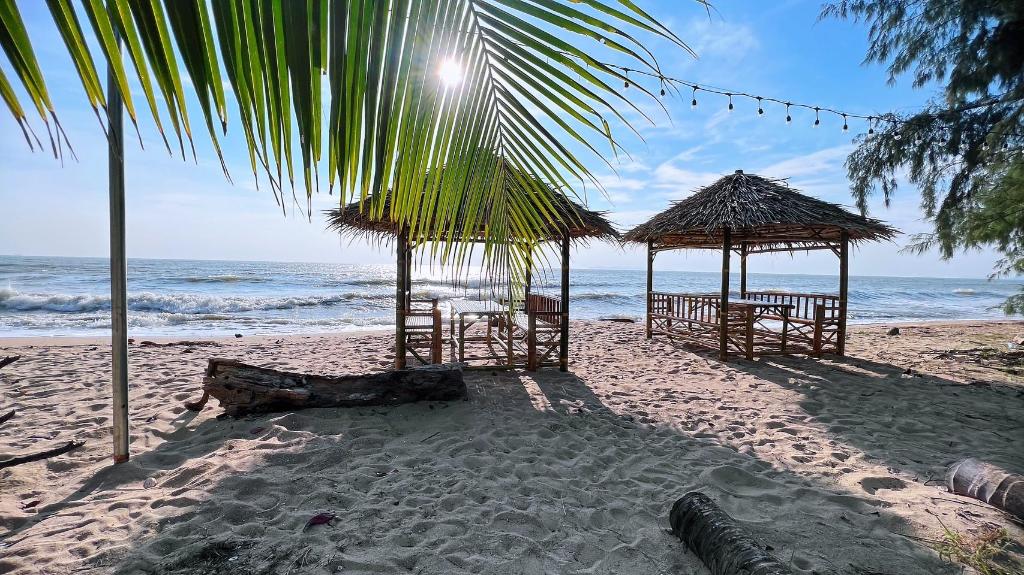 Warm Beach Resort in Prachuap Khiri Khan, Thailand