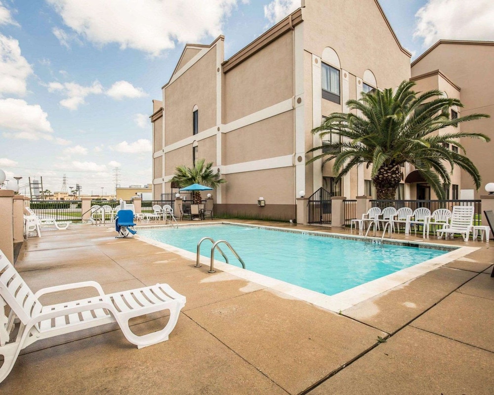 Comfort Suites Stafford Near Sugarland - photo 22
