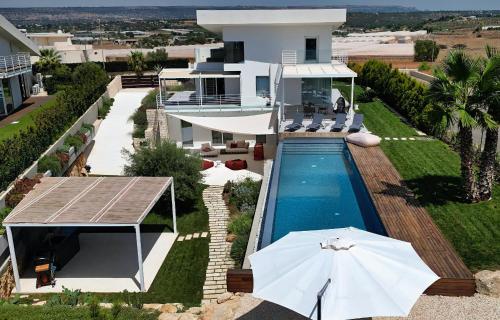 Villa Ludamu Luxury Home — 4-Star Luxury Hotel in Scicli, Italy