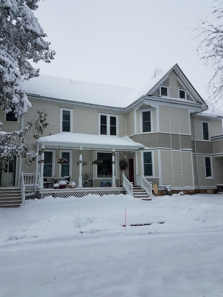 Oaklawn Inn Llc - photo 78