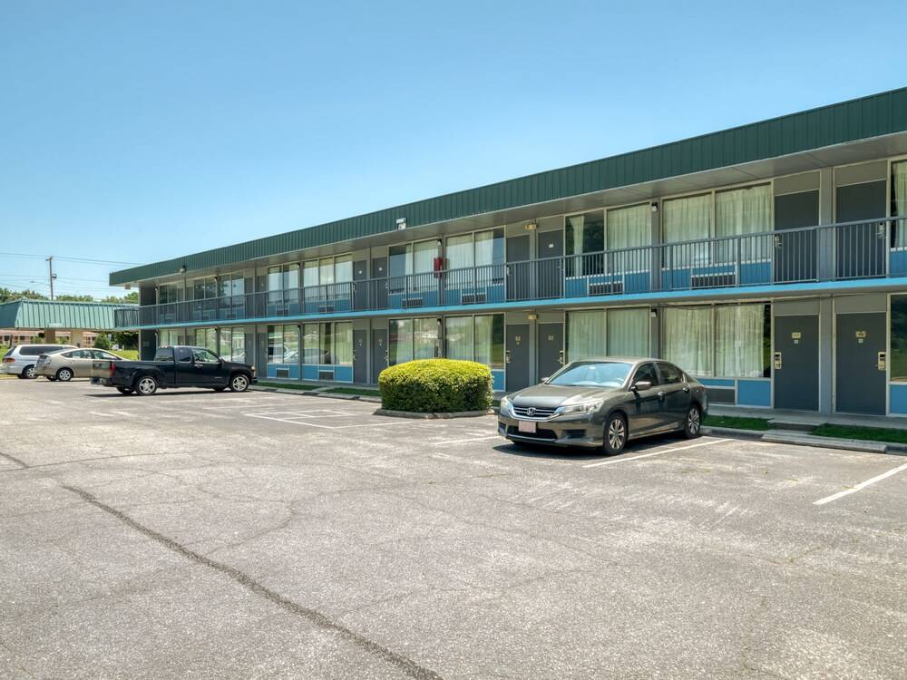 OYO Hotel Battleboro - photo 21