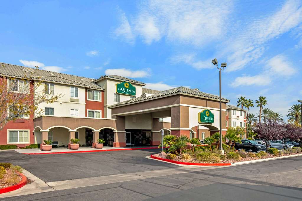 La Quinta Inn & Suites by Wyndham Las Vegas Red Rock - featured photo
