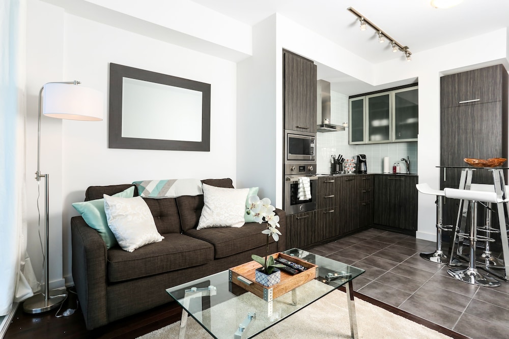 Platinum Suites Incredible CN Tower View in Toronto, Canada