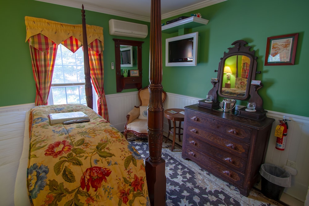 Phineas Swann Inn & Spa - photo 21