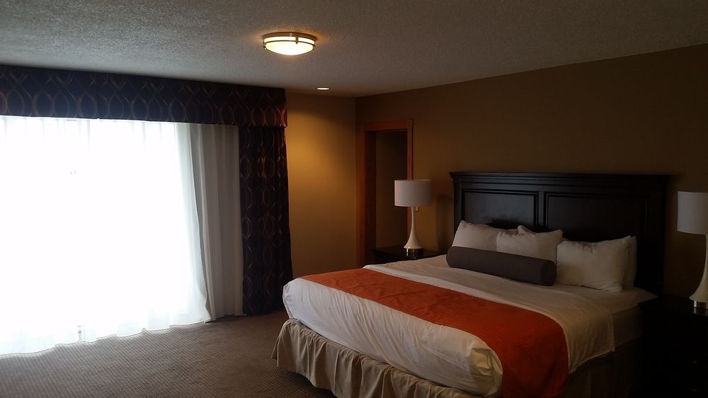 Grand Forks Inn & Suites - photo 7
