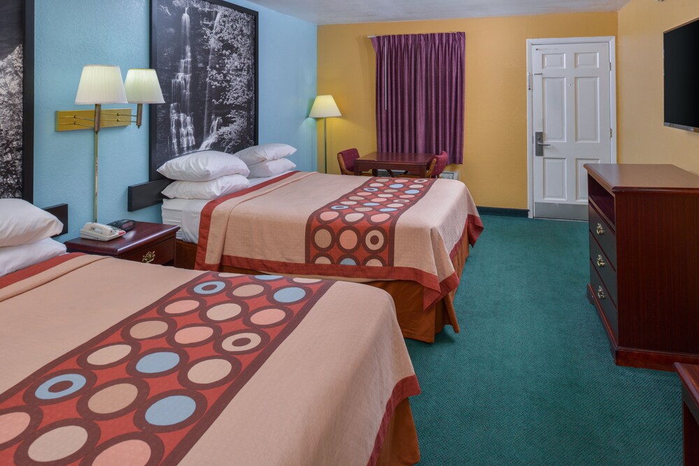 Super 8 by Wyndham Little Rock North Airport - photo 12