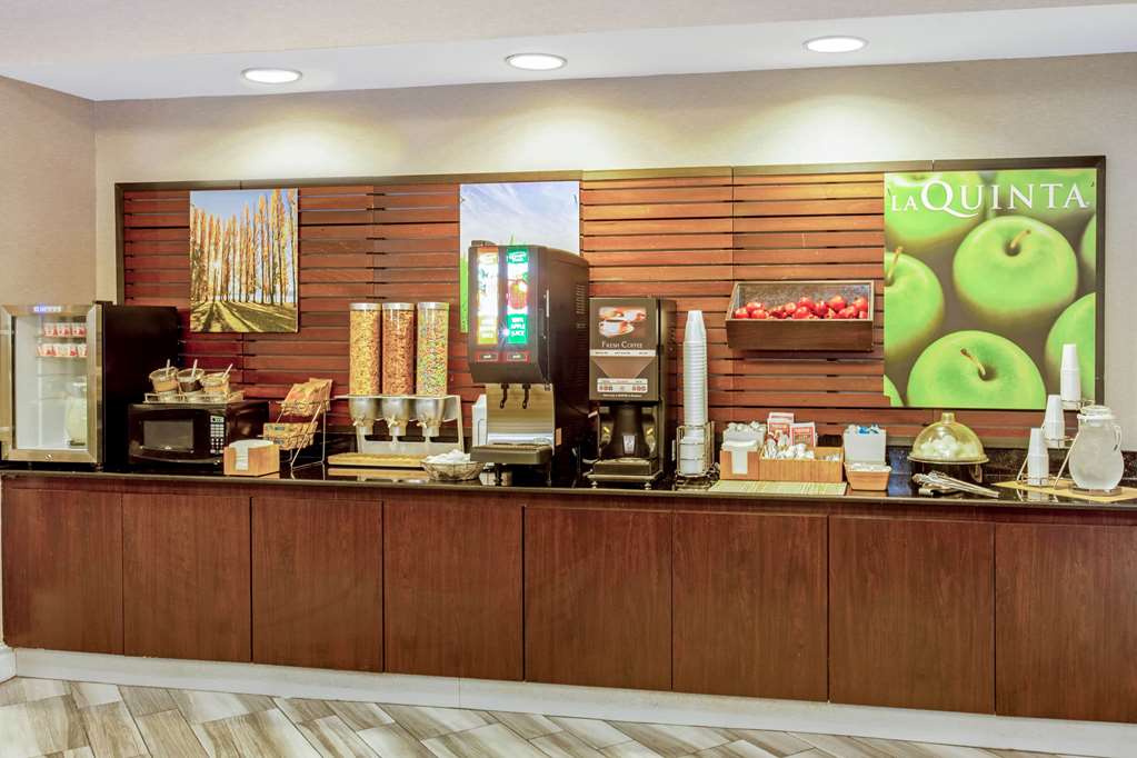 La Quinta Inn & Suites by Wyndham Birmingham Hoover - photo 52