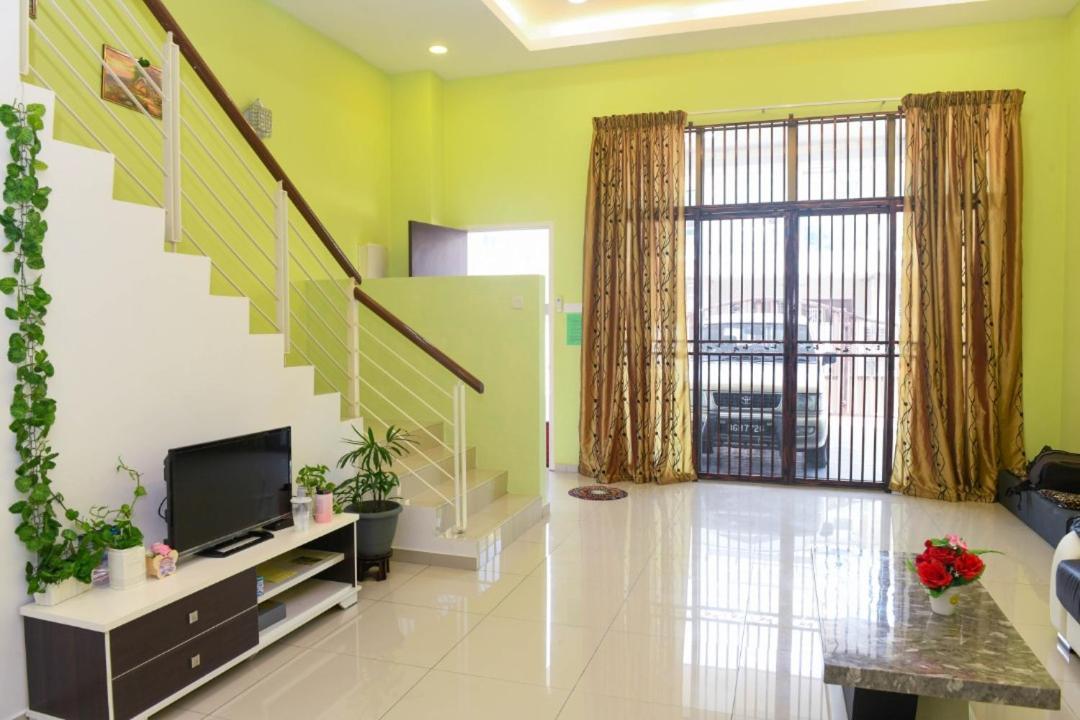 Sky Mirror Homestay — 4-Star Luxury Hotel in Kuala Selangor, Malaysia