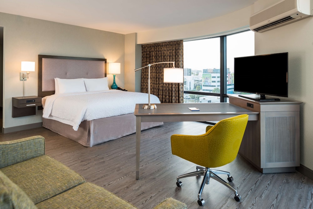 Hampton Inn & Suites Miami Wynwood Design District - photo 14