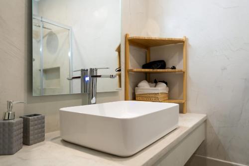 Apartamento Tropicana — 4-Star Luxury Hotel in Quarteira, Portugal