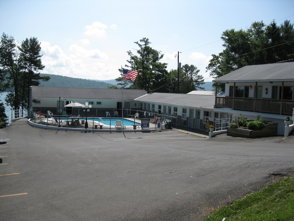 Lake 'N Pines Motel - photo 70