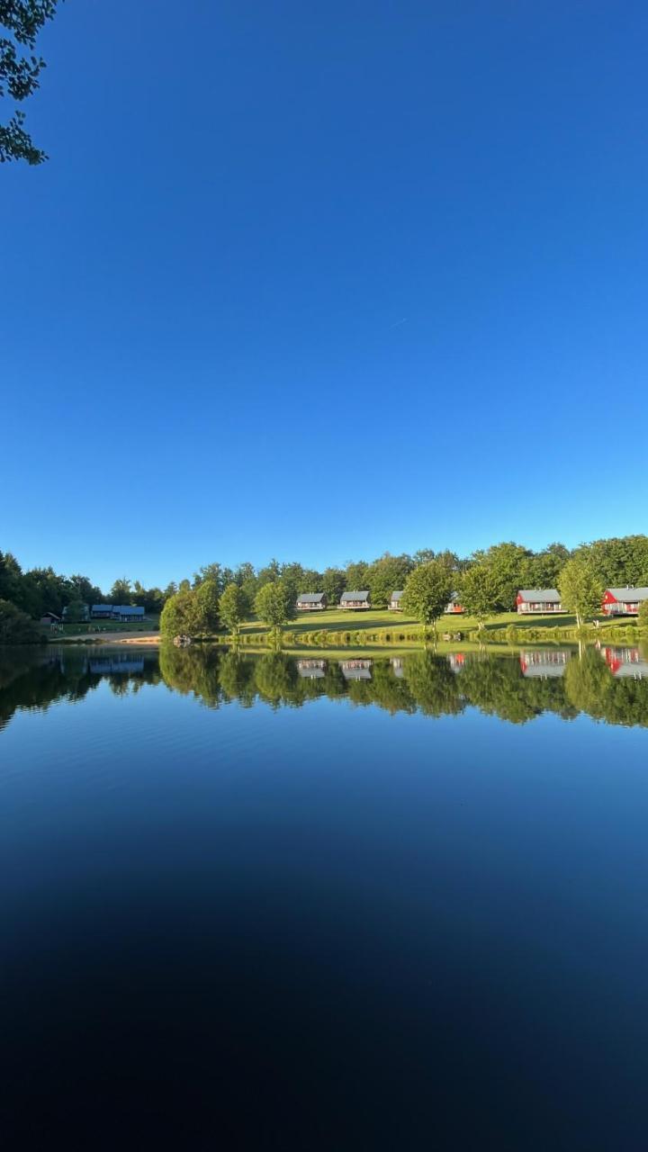 Chalet Sur Bord de L'eau — 4-Star Luxury Hotel in Nontron, France