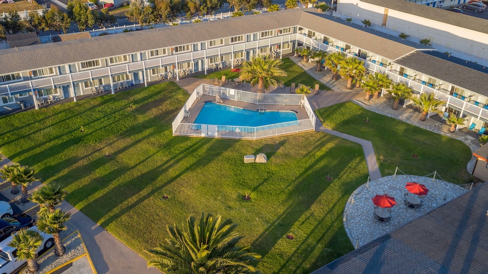 San Simeon Lodge - photo 49