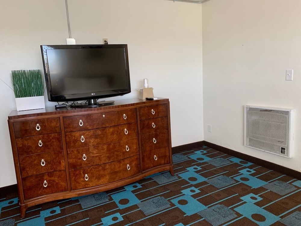 The Sands Motel - photo 13