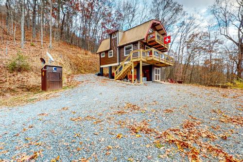 Bryson Chalet — 4-Star Luxury Hotel in Bryson City, United States
