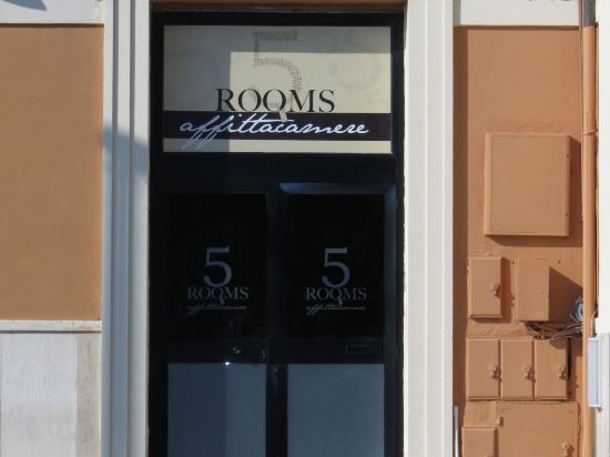 5 Rooms — hotel in Civitavecchia