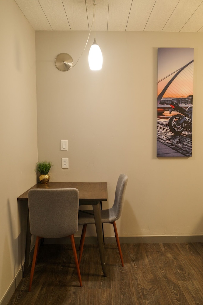 Americana Modern Hotel - photo 16