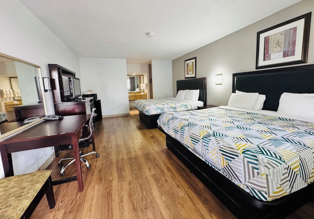 Red Carpet Inn Norwalk - photo 19