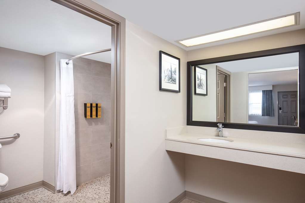 Best Western Plus King's Inn & Suites - photo 22