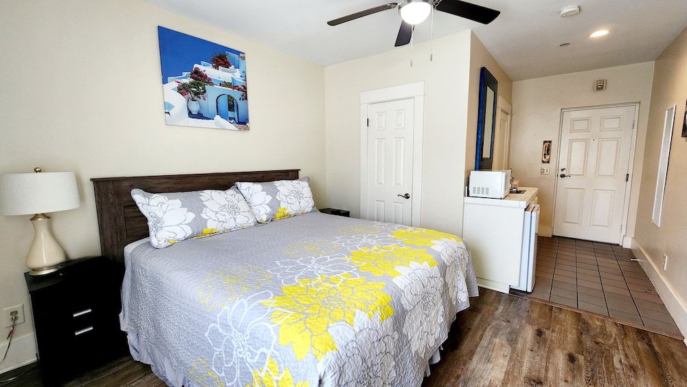 Santa Paula Inn - photo 20